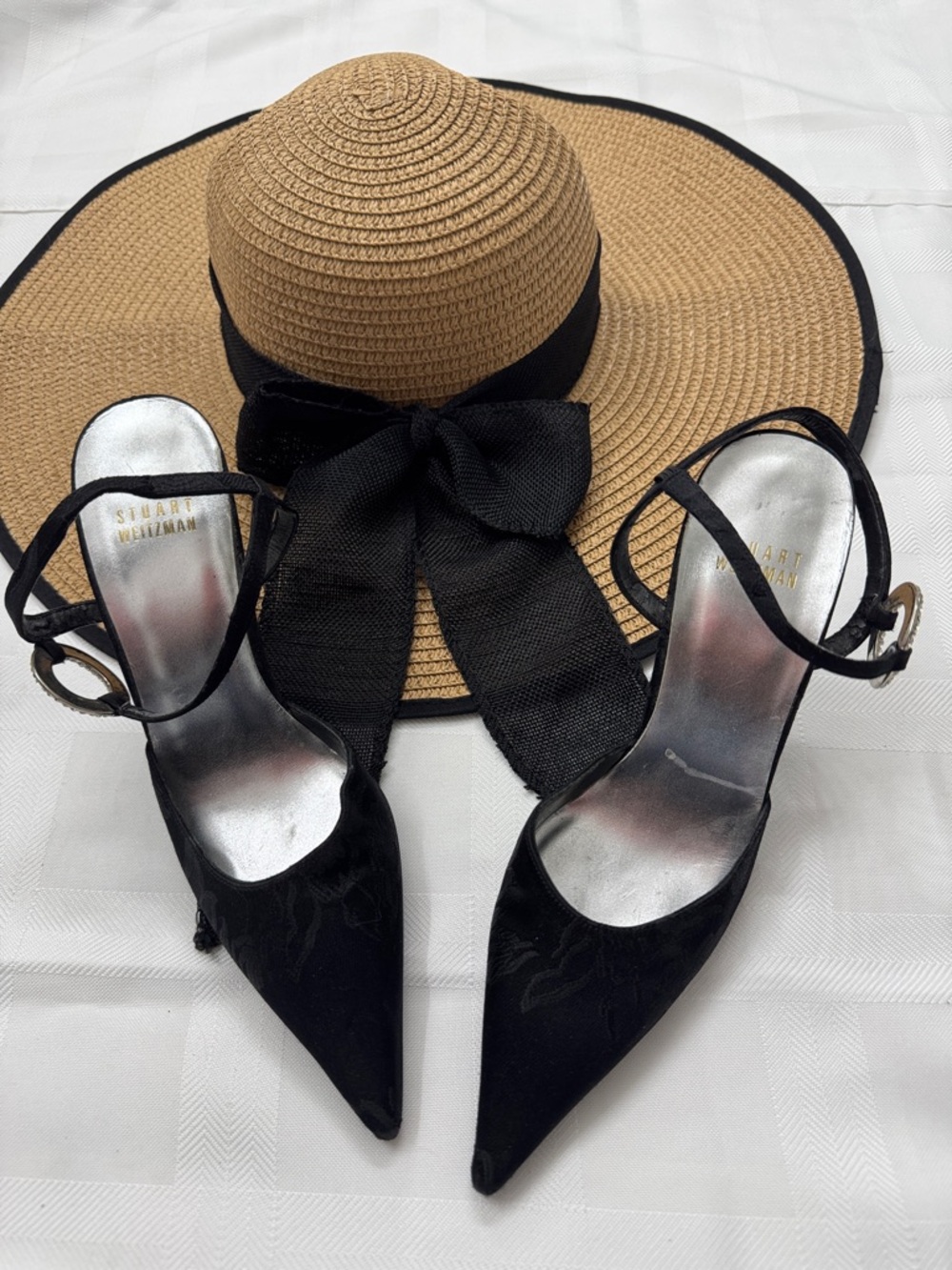 Stuart Weitzman Black Pointed Toe Ankle Strap Pumps. Size 6M. 4”